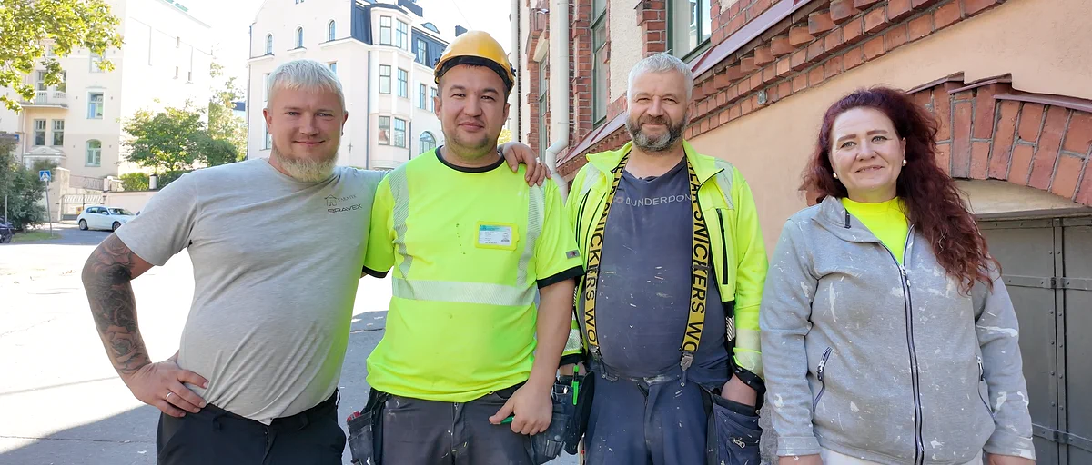 VARATEK:n oma tiimi vanhan kerrostalon ty&ouml;maalla